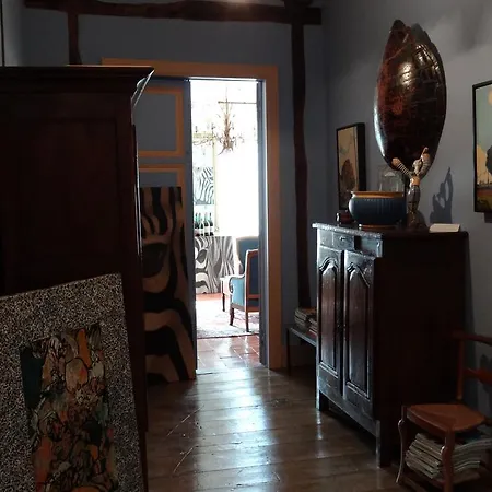 Oda ve Kahvaltı Chambres D'hotes La Garlande