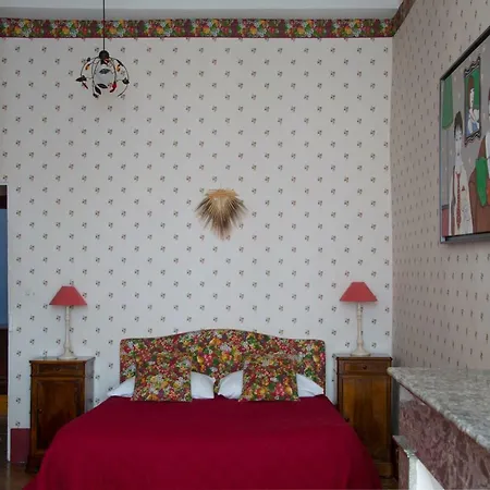 Oda ve Kahvaltı Chambres D'hotes La Garlande